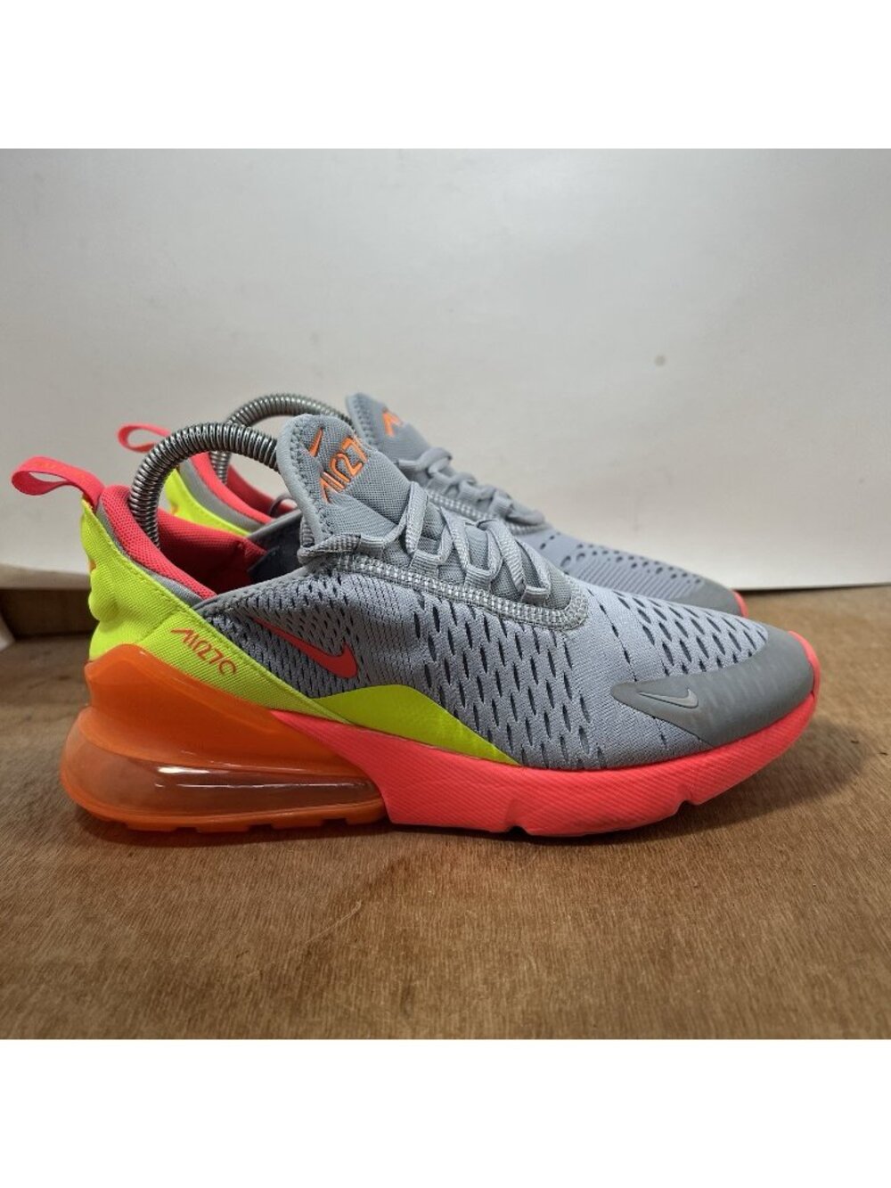 Nike Air Max 270 Wolf Grey Hot Punch Womens Size 7.5 Running Shoes 943345-006